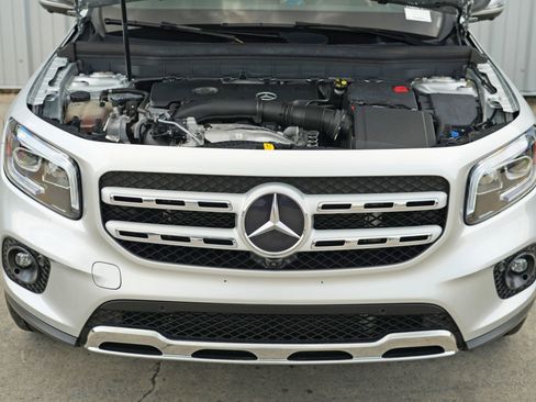 Used 2021 Mercedes-Benz GLB 250 4MATIC w/ Premium Package image 7