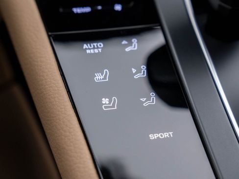 Certified 2026 Porsche Macan image 27