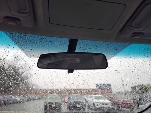 Used 2017 Toyota Camry LE image 12