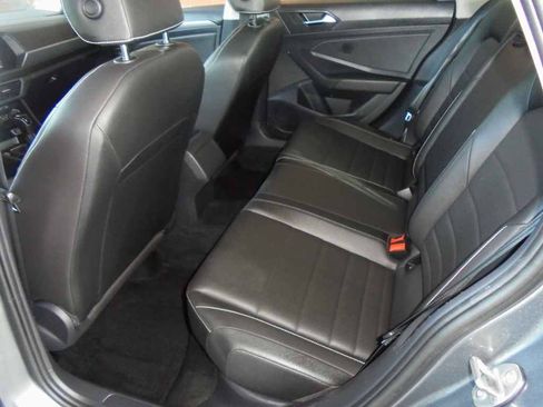 Used 2024 Volkswagen Jetta SE FWD image 9