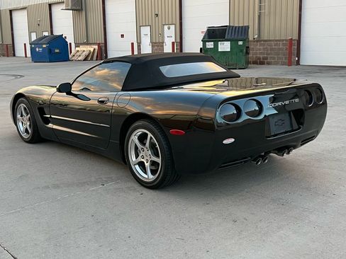 Used 2004 Chevrolet Corvette Convertible w/ Preferred Equipment Group image 5