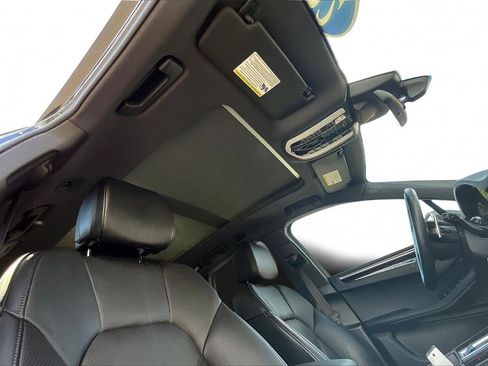 Used 2022 Porsche Macan Base image 27