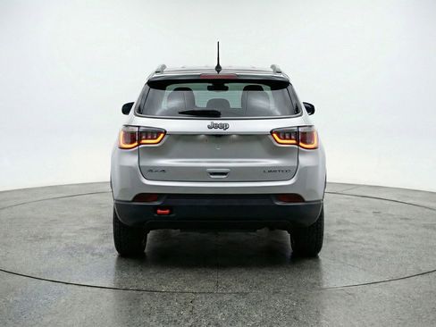 Used 2025 Jeep Compass Trailhawk AWD/4WD image 7