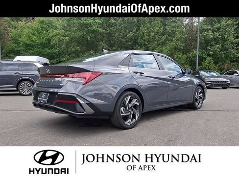 Used 2025 Hyundai Elantra Limited FWD image 28