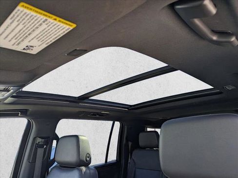 Used 2023 Chevrolet Suburban Z71 w/ Luxury Package image 15