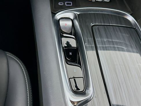 Used 2024 Buick Enclave Premium image 25