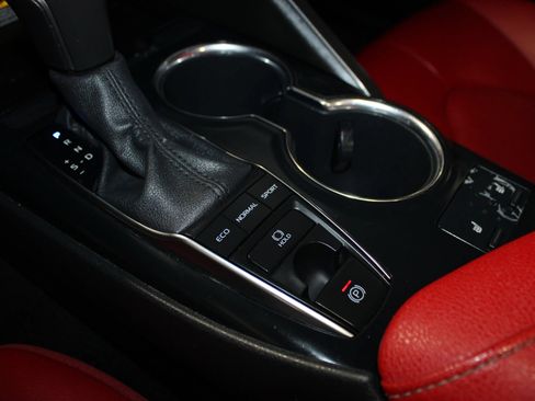 Used 2020 Toyota Camry XSE FWD image 19