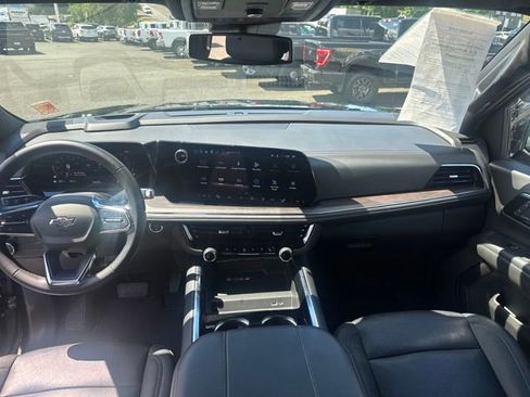 Used 2025 Chevrolet Suburban Z71 AWD/4WD image 13