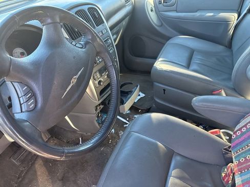 Used 2007 Chrysler Town & Country Touring w/ Leather Interior Group image 9