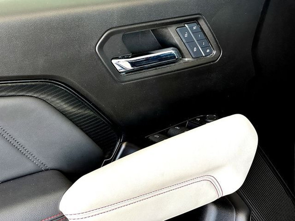 Used 2024 GMC Canyon AT4X AWD/4WD image 11