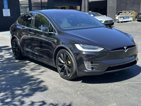 Used 2018 Tesla Model X 75D AWD/4WD image 6