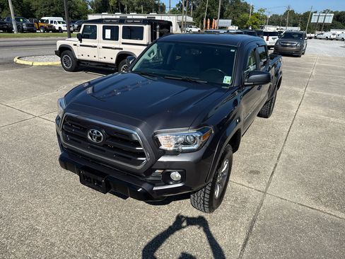 Used 2017 Toyota Tacoma SR5 image 13