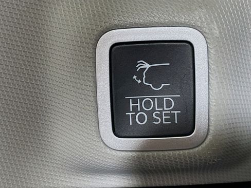 Used 2023 Jeep Grand Cherokee Limited w/ Luxury Tech Group II image 30