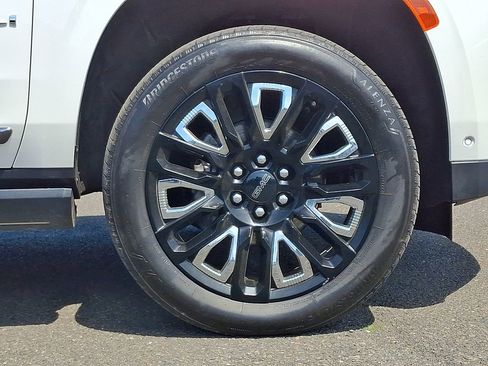 Certified 2023 GMC Yukon Denali Ultimate AWD/4WD image 8
