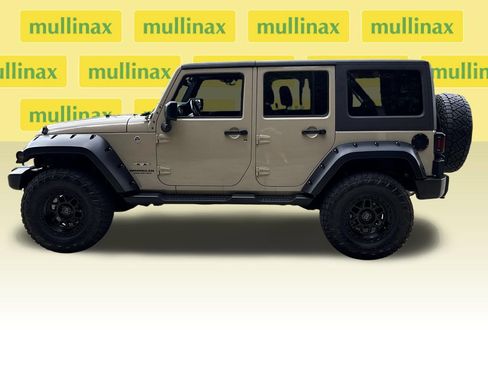 Used 2016 Jeep Wrangler Unlimited Sahara w/ Max Tow Package AWD/4WD image 11