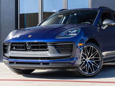 Certified 2026 Porsche Macan Turbo AWD/4WD image 7