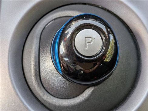 Used 2025 Nissan Leaf S FWD image 13