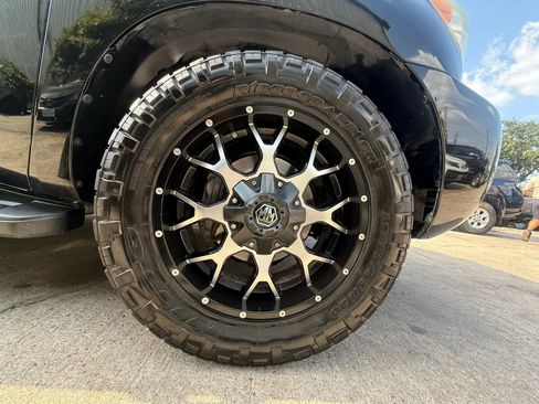Used 2013 Toyota Sequoia SR5 w/ Premium Pkg RWD image 31