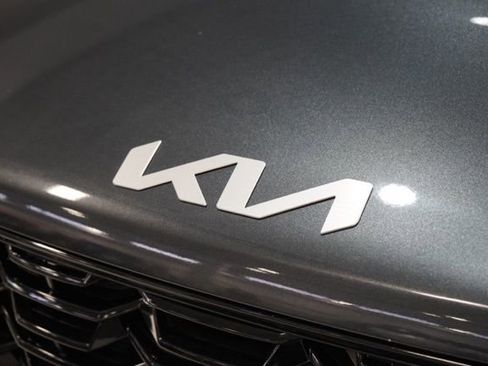 Used 2024 Kia Sorento S image 11