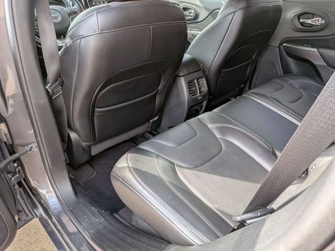 Used 2019 Jeep Cherokee Limited image 25