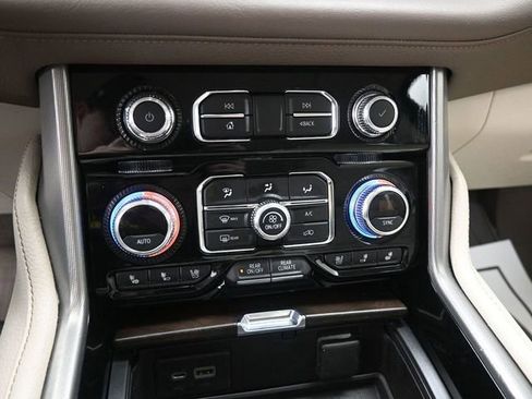 Used 2021 GMC Yukon Denali w/ Denali Premium Package image 11
