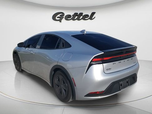 Used 2025 Toyota Prius LE FWD image 5