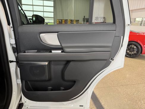 Used 2025 Ford Expedition Active AWD/4WD image 36