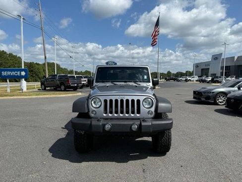Used 2017 Jeep Wrangler Sport AWD/4WD image 2