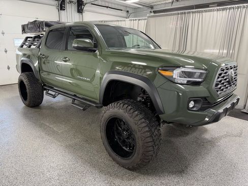 Used 2022 Toyota Tacoma TRD Off-Road image 3