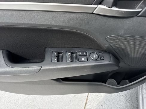Used 2020 Hyundai Elantra Value Edition w/ Winter Weather Package FWD image 39