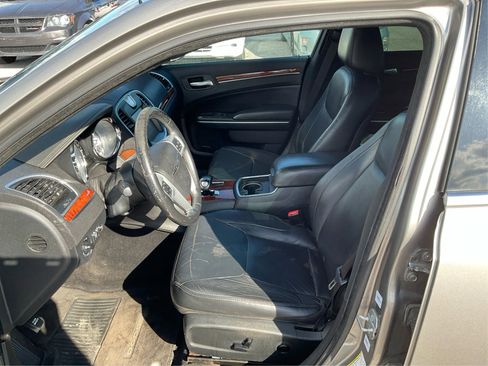 Used 2014 Chrysler 300 image 9