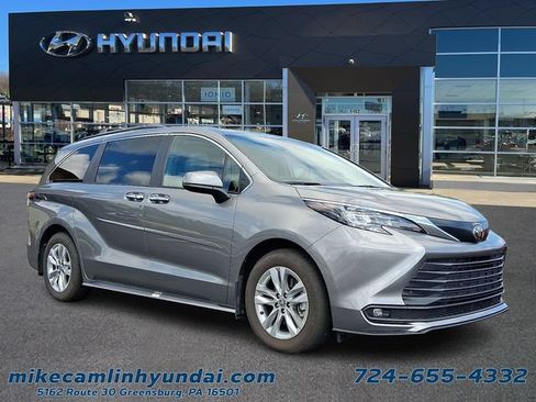 Used 2026 Toyota Sienna XLE AWD/4WD image 1