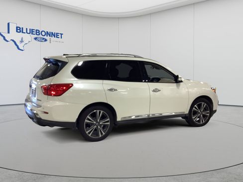 Used 2017 Nissan Pathfinder Platinum FWD image 4