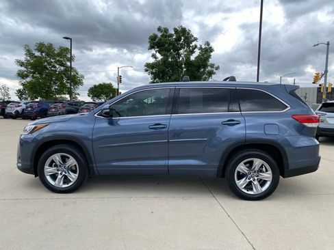 Used 2017 Toyota Highlander Limited w/ Carpet Mat Package FWD image 2