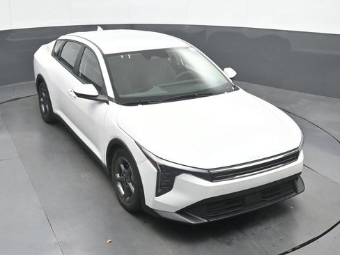 Used 2025 Kia K4 FWD image 32