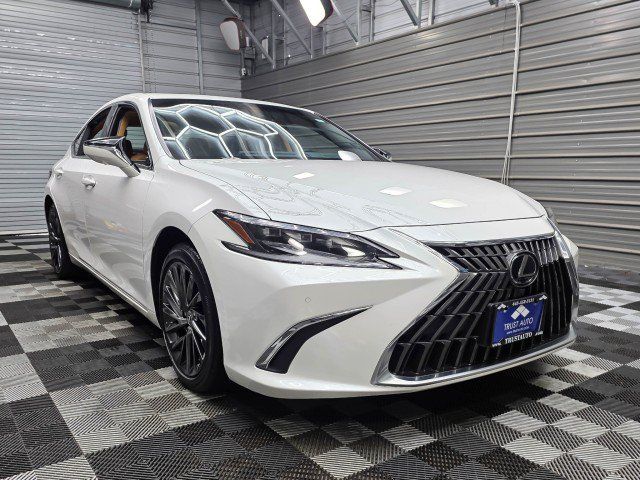 Used 2024 Lexus ES 300h Ultra Luxury w/ Accessory Package (Z2) FWD image 5