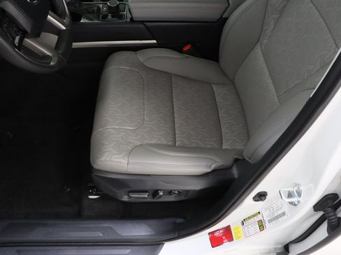 Used 2024 Toyota Tundra Limited image 15