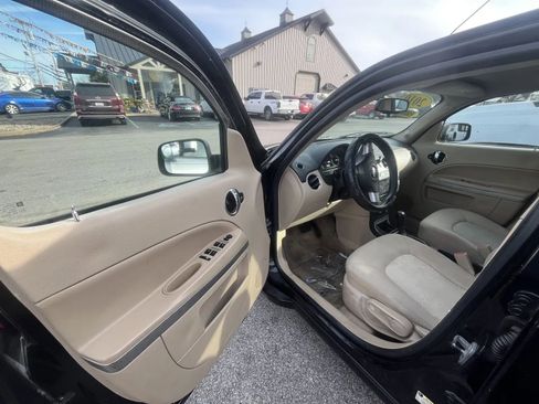 Used 2010 Chevrolet HHR LS image 8