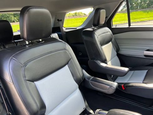 Used 2023 Ford Explorer XLT w/ Equipment Group 202A AWD/4WD image 32
