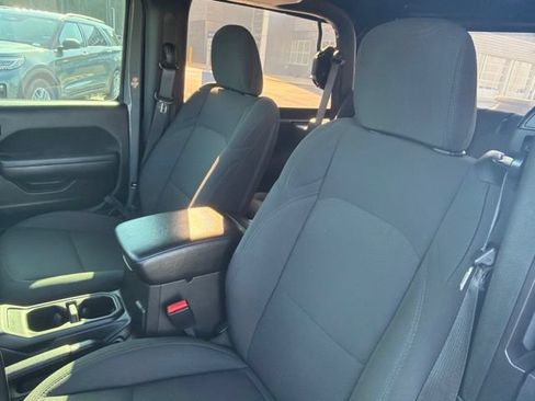 Used 2022 Jeep Wrangler Sport AWD/4WD image 9
