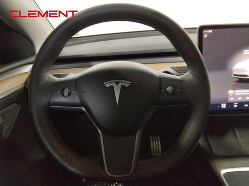 Used 2022 Tesla Model Y Performance image 12