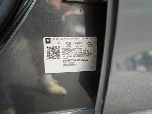 Used 2019 Chevrolet Cruze LT FWD image 37