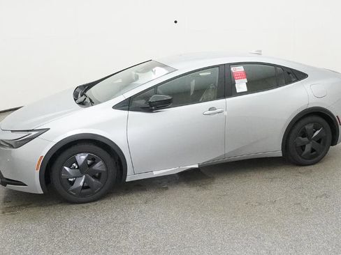New 2025 Toyota Prius Plug-In Hybrid image 8
