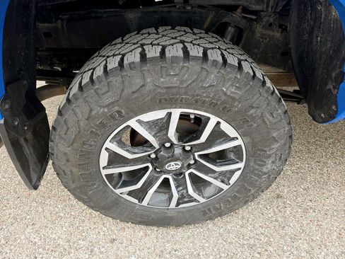 Used 2021 Toyota Tacoma TRD Sport w/ Technology Package image 36