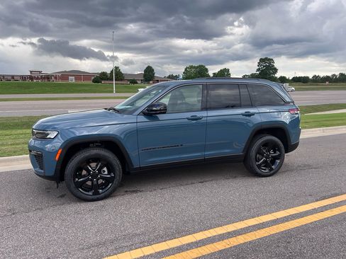New 2026 Jeep Grand Cherokee Limited w/ Limited Altitude Package RWD image 7