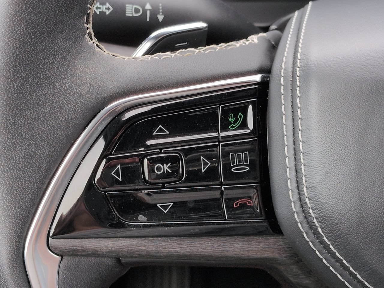 Used 2023 Jeep Grand Cherokee L Overland w/ Luxury Tech Group IV AWD/4WD image 27