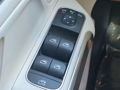 Used 2025 Mercedes-Benz GLB 250 GLB 250 image 21