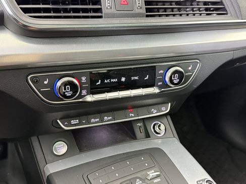 Used 2020 Audi Q5 2.0T Premium w/ Titanium Sport Package AWD/4WD image 18
