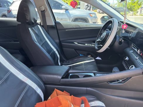 Used 2023 Hyundai Elantra Limited image 15