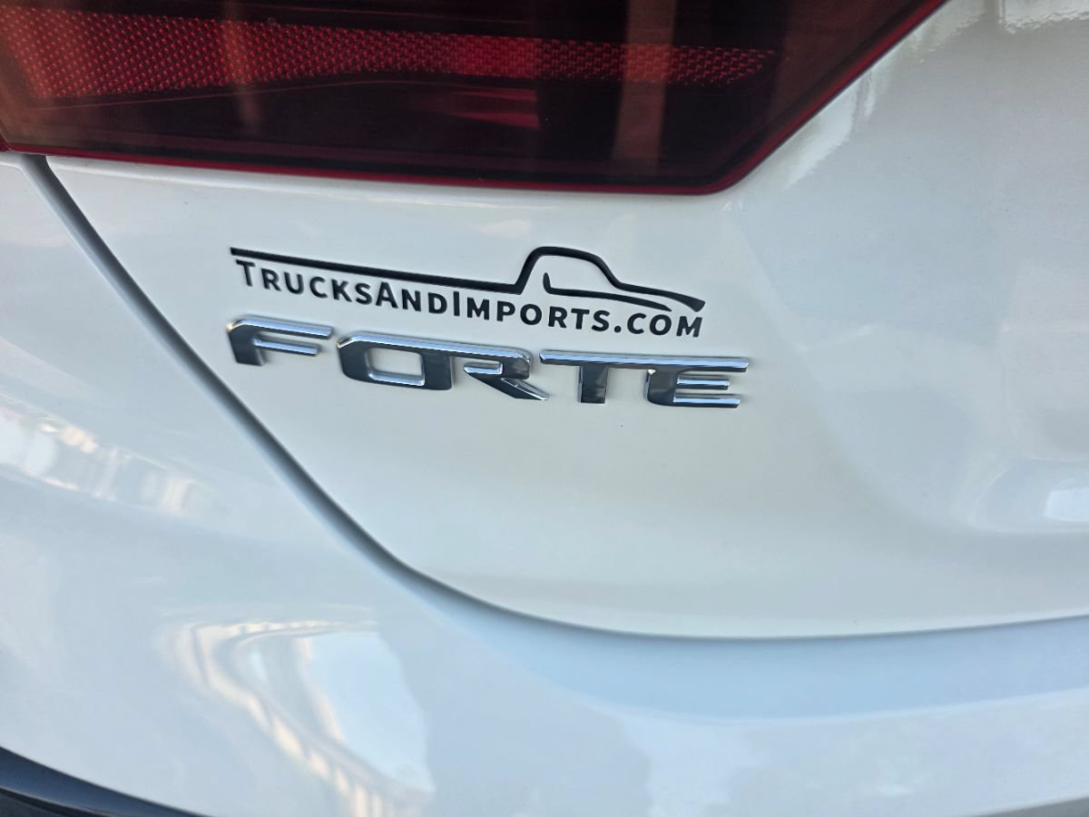 Used 2020 Kia Forte LXS FWD image 9